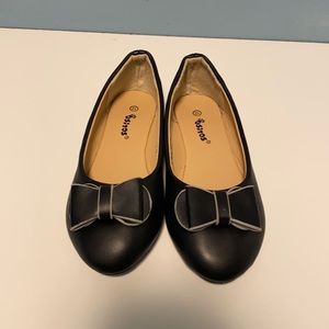 Brand new without tag. Black flats for girls